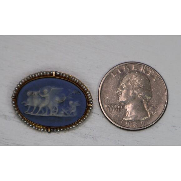 10k Yellow Gold Wedgwood Brooch 4.08G / 0.8in - Picture 4 of 5